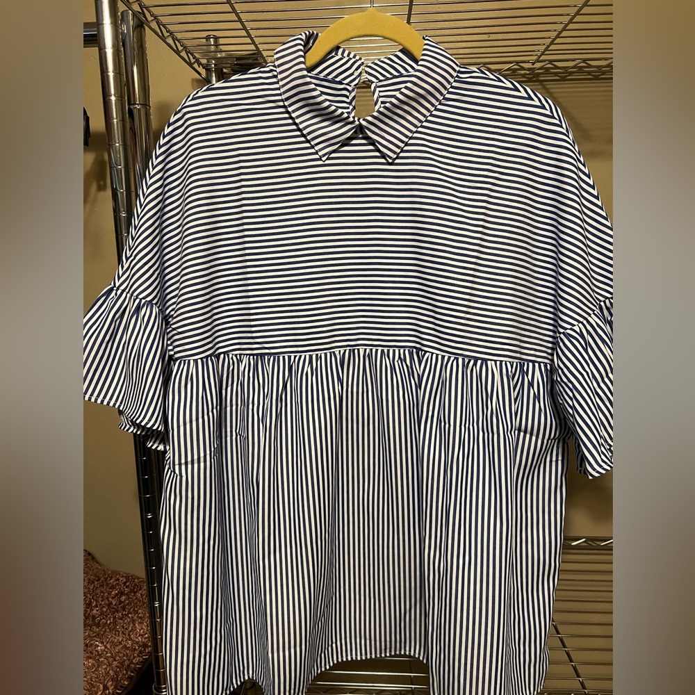 Navy/White short sleeve Top Sz L